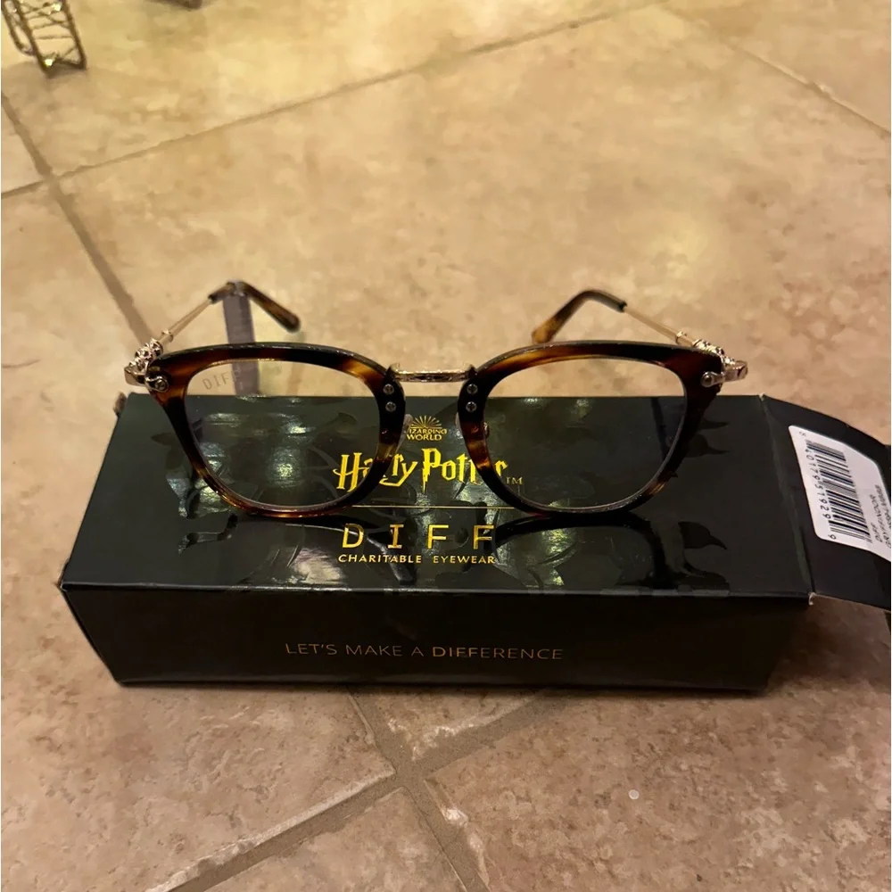 DIFF CHARITABLE EYEWEAR unisex Gryffindor™